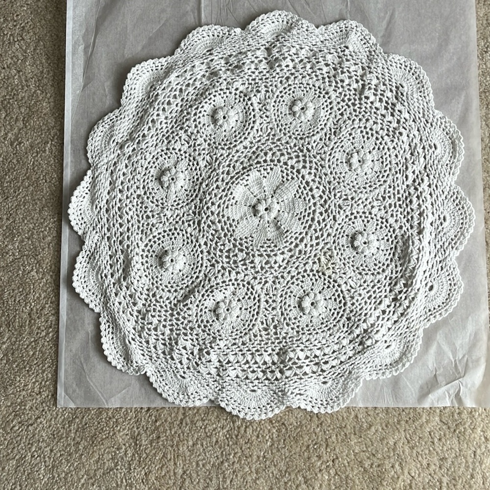Vintage dolly white 100%cotton small hole one of the flower